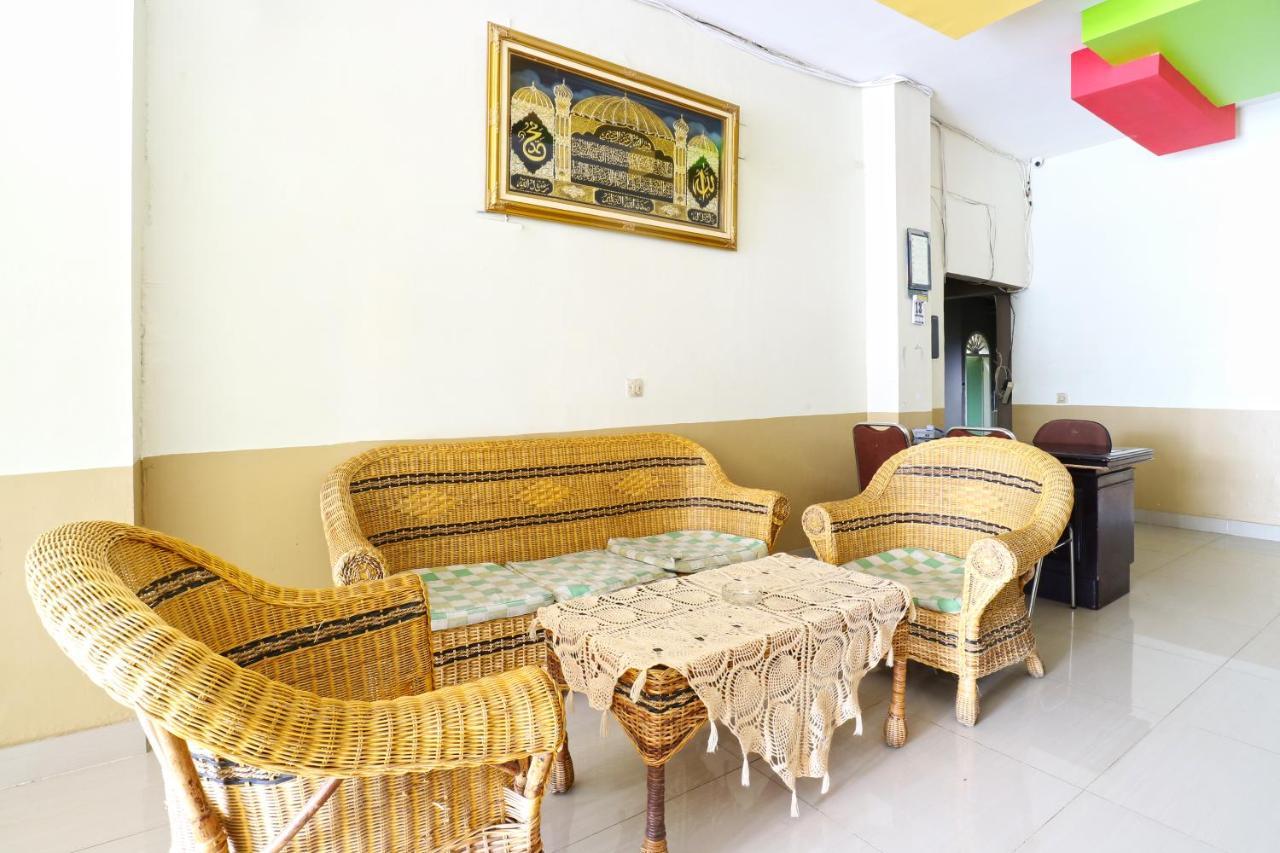Penginapan Medan Exterior photo